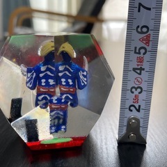 佐渡おけさの硝子の置き物の画像