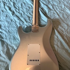 【美品】エレキギター(シルバー)【ギターケース、コード表付き】の画像