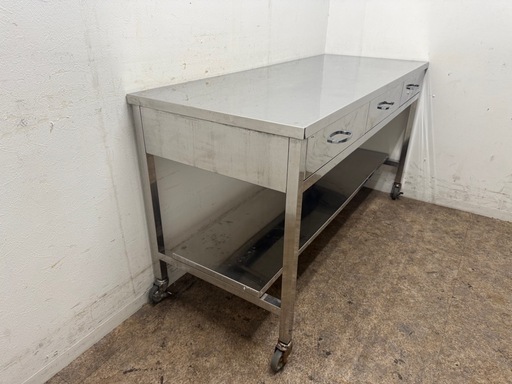 ステンレス　業務用　作業台　引き出し　キャスター付き　厨房　飲食店　W１５００ｘD６００ｘＨ８００ｍｍ
