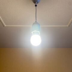 【中古・良品】LEDペンダントソケット・ニトリ・電球付きの画像