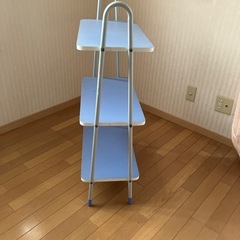 娘が使っていた、棚です。の画像