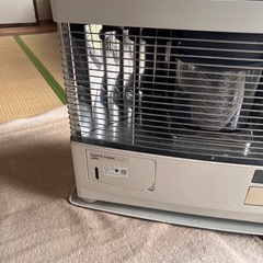 旭川　サンポット カベック 床暖房用 煙突ストーブ 2020年製 UFH-7711URC S 木造：20畳 コンクリート：32畳 半密閉式石油ストーブの画像