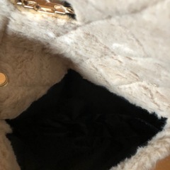 モコモコショルダーバッグの画像