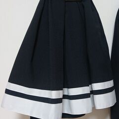 キャサリンコテージ　紺色　ノーカラーアンサンブルスーツ　入学式/卒園式（130cm）の画像