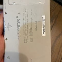 ニンテンドー　DSiLL ホワイトの画像