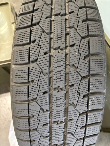 プリウス スタッドレスタイヤ