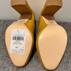 試着のみ美品 MERCURYDUO チャンキーヒール スクエアトゥパンプス／マスタード イエローの画像