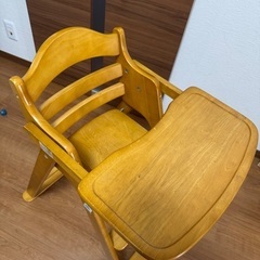 ダイニングベビーチェアの画像