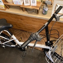 【前後タイヤ・チューブ新品！】6段変速　20インチ折りたたみ自転車　ホワイトの画像