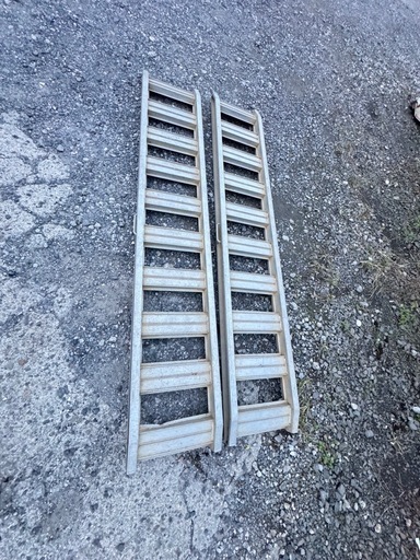 アルミブリッジ２本セット　　全長２ｍ10㎝　　幅36ｃｍ５ｍｍ