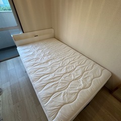 【美品】ニトリ セミダブルベッド マットレス付きの画像