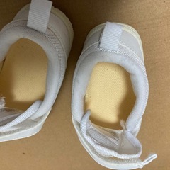 1度使用のみ　アシックス ベビーシューズ 13cm ホワイトの画像