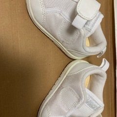 1度使用のみ　アシックス ベビーシューズ 13cm ホワイトの画像