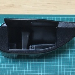 アルファード30系 ゴミ箱（運転席ドア収納ボックス部）の画像