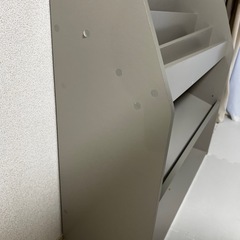 絵本ラックの画像