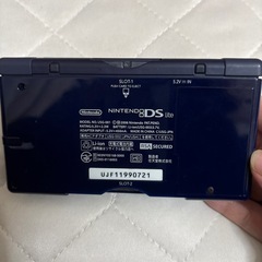 ポケットモンスター歴代カセットとDSライトの画像