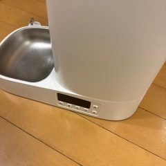 エレコム 自動給餌器 猫 中小型犬用 4L (約2.2kg) タイマー機能付 録音機能付 1日最大6回 の画像