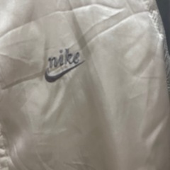 ナイキ　サテンブルゾンの画像