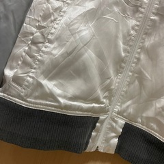 ナイキ　サテンブルゾンの画像