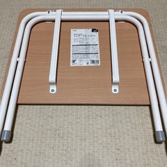 カインズ折りたたみテーブルの画像
