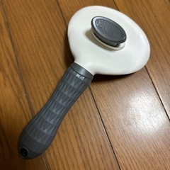 【新品】犬猫用ブラシ プッシュ式 グルーミング お手入れにの画像