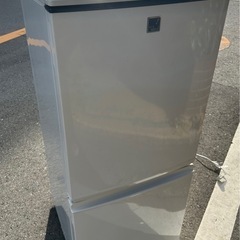 SHARP 冷蔵庫の画像