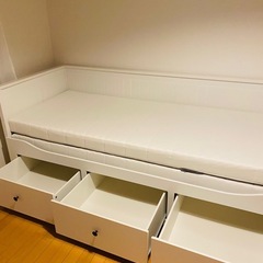 IKEA シングル→ダブルサイズ　引き出し付きベッド
の画像