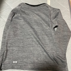 UNIQLOロングTシャツ130の画像