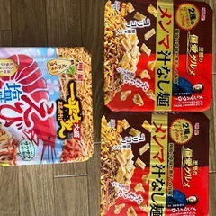 ビックサイズ？　カップ麺を　４個セットしてしての画像