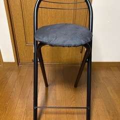 折りたたみ椅子の画像