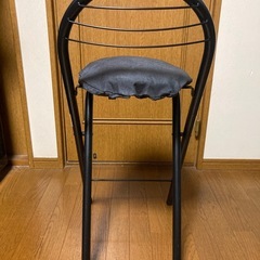 折りたたみ椅子の画像