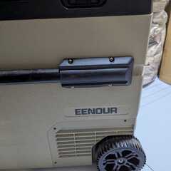 EENOUR 車載冷蔵庫 TAW55 55L -20℃～20℃ 2室個別温度設定 2フタ開き アプリで遠隔操作 キャスター付き バッテリー内蔵可能 コンプレッサー式 3WAY電源対応 AC100V DC12V/24V 電池 ポータブル コードレス急速冷凍 大容量 省エネ 静音 LCD温度表示 庫内灯・水抜き栓付き 家庭アウトドア両用 車中泊 キャンプ 釣り 一人暮らしに大活躍の画像