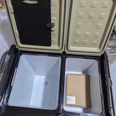 EENOUR 車載冷蔵庫 TAW55 55L -20℃～20℃ 2室個別温度設定 2フタ開き アプリで遠隔操作 キャスター付き バッテリー内蔵可能 コンプレッサー式 3WAY電源対応 AC100V DC12V/24V 電池 ポータブル コードレス急速冷凍 大容量 省エネ 静音 LCD温度表示 庫内灯・水抜き栓付き 家庭アウトドア両用 車中泊 キャンプ 釣り 一人暮らしに大活躍の画像