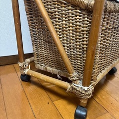 籐家具　ランドリーラックの画像