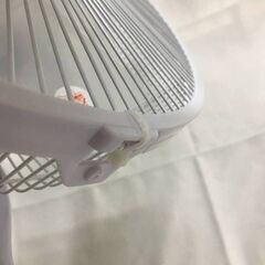 【北見市発】留め具破損・タイラップにて固定済み テクノス TEKNOS 30㎝リビングメカ扇風機 KI-1737(W) 2019年製 白 (E3682wM)の画像