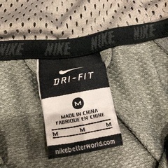 NIKE🔴パーカーmサイズの画像