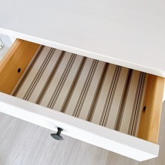 IKEA サイドテーブルの画像