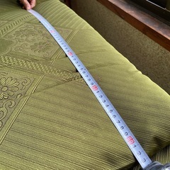 深緑和風花型模様の座布団の画像