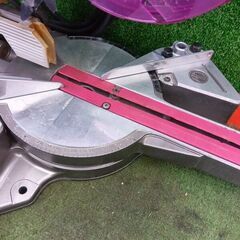 日立 C6RSHC 卓上スライドマルノコ【野田愛宕店】【店頭取引限定】【中古】管理番号：ITSEPURIH6MGの画像