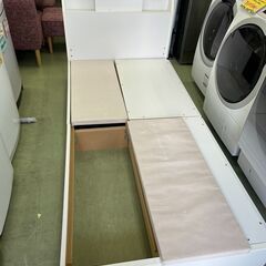 【リサイクルショップ ピカソ 小松原】🛏️✨ホワイト×収納付き✨照明・コンセント・棚付きシングルベッド🌙✨マットレスセット✨★2513★の画像