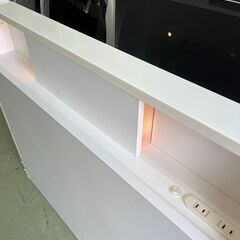 【リサイクルショップ ピカソ 小松原】🛏️✨ホワイト×収納付き✨照明・コンセント・棚付きシングルベッド🌙✨マットレスセット✨★2513★の画像