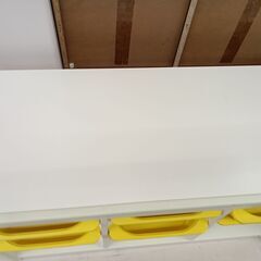 リユースのサカイ栃木店★ジモティ割あり★  収納棚 ホワイト×イエロー W99×D43.4×H56 クリーニング済み TC11169の画像