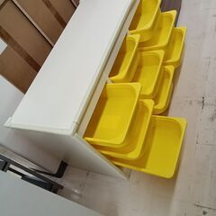 リユースのサカイ栃木店★ジモティ割あり★  収納棚 ホワイト×イエロー W99×D43.4×H56 クリーニング済み TC11169の画像