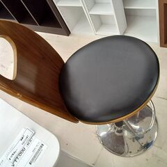 リユースのサカイ栃木店★ジモティ割あり★  椅子 ブラック×ブラウン W40×D43×H92～114 クリーニング済み TC11172の画像