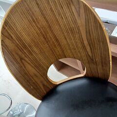 リユースのサカイ栃木店★ジモティ割あり★  椅子 ブラック×ブラウン W40×D43×H92～114 クリーニング済み TC11173の画像