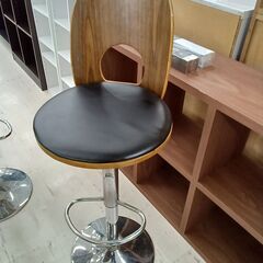 リユースのサカイ栃木店★ジモティ割あり★  椅子 ブラック×ブラウン W40×D43×H92～114 クリーニング済み TC11173の画像