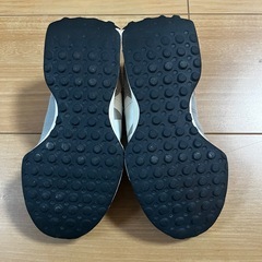 ニューバランス　靴　サイズ18 グレーの画像