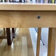 【トレファク　ラパーク岸和田店】デスク　杉工場　引き出し　鍵付き　ナチュラルの画像