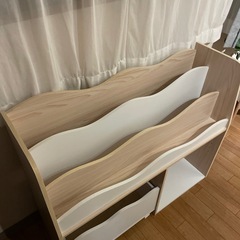 子供用絵本棚の画像