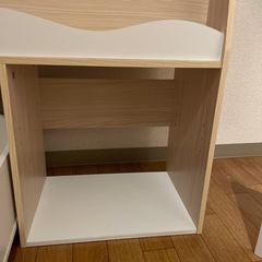 子供用絵本棚の画像